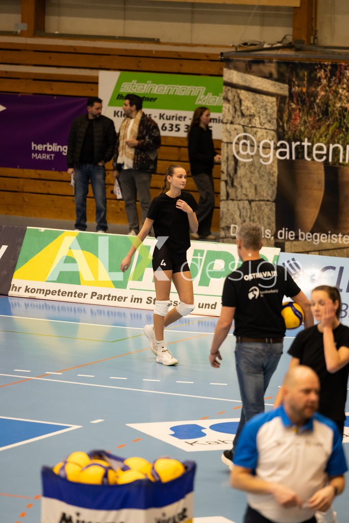 Volleyball I Frauen I Saison 2025-2026 I CEV Volleyball Challenge Cup 2026 | Women I 16th Finals I VC Kanti Schaffhausen - TJ Ostrava I 03.12.2025 | TJ Ostrava - 4 Emma Šubertová (CZ) – Mittelblock - Realisiert mit Pictrs.com