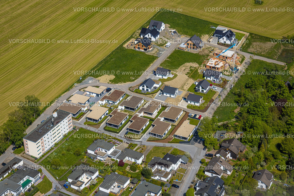 Schmallenberg230506330 | Luftbild, Baustelle und Neubaugebiet Wohnsiedlung Breslauer Straße, Wormbach, Schmallenberg, Sauerland, Nordrhein-Westfalen, Deutschland