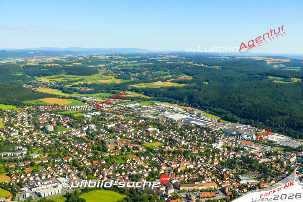 Die Luftaufnahme der Stadt Kronach wurde vom UL-Flugzeug heraus erstellt ( keine Drohne )- hohe Auflösung für beste Qualität