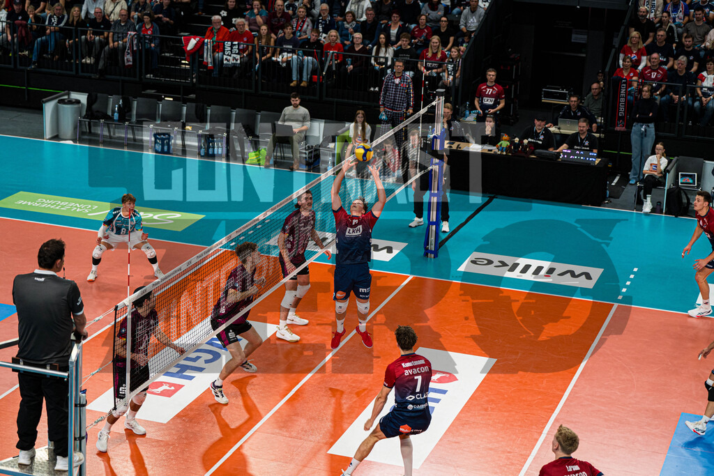 Volleyball I Herren I Saison 2025/2026 I Volleyball Bundesliga I 4. Spieltag I SVG Lüneburg - Energiequelle Netzhoppers KW | Santeri Riku Matias Välimaa (12, SVG Lüneburg) - Realisiert mit Pictrs.com