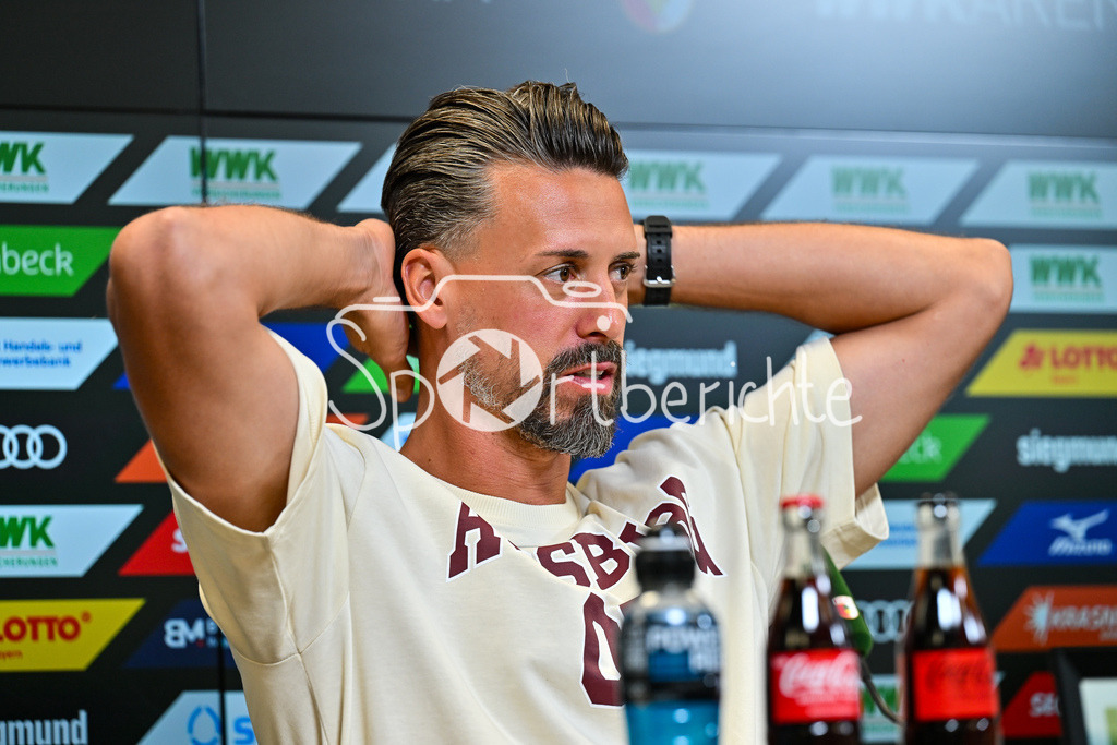 Pressekonferenz FC Augsburg | im Bild Sandro WAGNER bei der Pressekonferenz vor dem Pokalspiel in Halle / Einzelfoto / Freisteller
