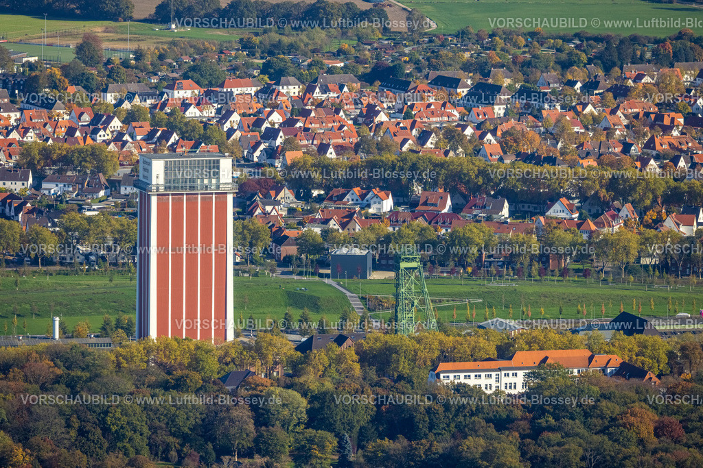 Kamp-Lintfort221004530 | Luftbild, Zechenpark Naherholungsgebiet, ehemaliges RAG Bergwerk West, Zeche Friedrich Heinrich, Zechenturm Großer Fritz, Förderturm, Lintfort, Kamp-Lintfort, Niederrhein, Ruhrgebiet, Nordrhein-Westfalen, Deutschland