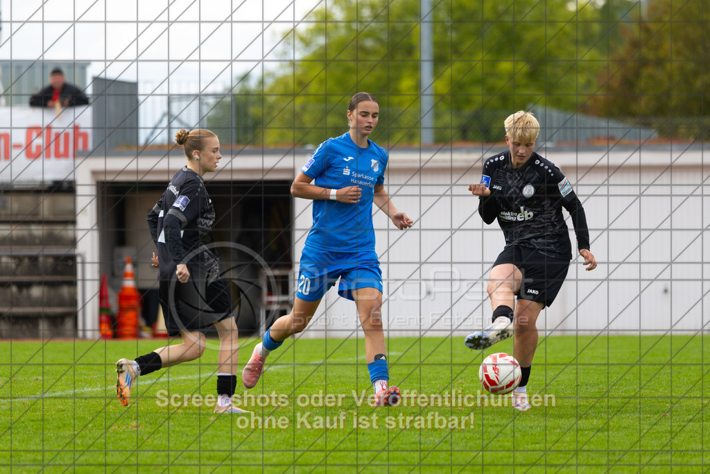20261010_144320_0536_(c)_by_PhotoPeet | #,1.FC Donzdorf (schwarz) vs. SC Sand (blau), Fußball, EnBW-Oberliga B -Juniorinnen, 05. Spieltag, Saison 2026/2027, Rasenplatz Lautertal Stadion, Süßener Straße 16, 73072 Donzdorf, 10.10.2026 - 14:00 Uhr,Foto: PhotoPeet / Sport- &amp; Eventfotografie / Peter Harich