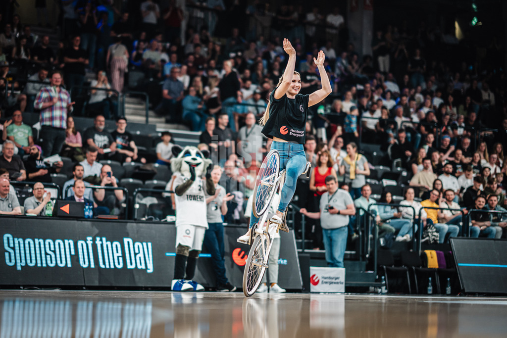 Basketball | Männer | Saison 2023/2024 | easyCredit Basketball Bundesliga | 32. Spieltag | Veolia Towers Hamburg vs. NINERS Chemnitz | 04.05.2024 | Viola Brand Hamburger Energiewerke