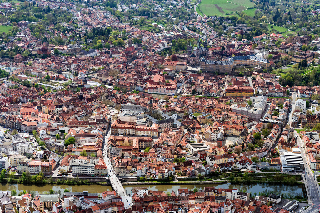 dr__0095404.jpg | BAMBERG 28.04.2022 Altstadtbereich und Innenstadtzentrum in Bamberg im Bundesland Bayern, Deutschland. // Old Town area and city center in Bamberg in the state Bavaria, Germany. Foto: Daniel Reiter