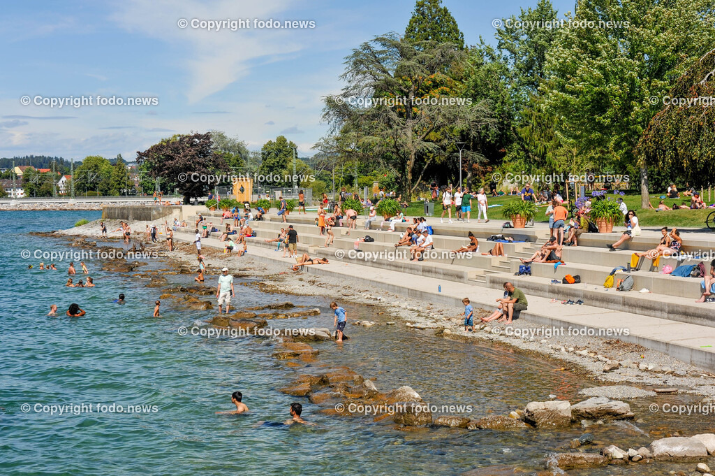 Deutschland_ Bayern_ Lindau am Bodensee_ 21.06.2024-20 | 21.06.2024, Deutschland, GER, Bayern, Lindau am Bodensee, im Bild Stadtansichten, Gebauede, Sehenswuerdigkeiten, Wahrzeichen, Leuchtturm, Loewenfigur, Reise, Feature, Travel, Tourismus, Bodensee, Schiff, SchifffahrtLindau am Bodensee ist eine deutsche Mittelstadt im Suedwesten von Bayern. Der historische Stadtkern der ehemaligen Reichsstadt mit der Maximilianstraße im Zentrum liegt auf einer Insel im oestlichen Teil des Bodensees. Die Insel ist durch eine Straßenbruecke und den Lindauer Eisenbahndamm mit den Stadtteilen auf dem Festland verbunden. Lindau ist eine Große Kreisstadt und der Verwaltungssitz des gleichnamigen Landkreises im bayerischen Regierungsbezirk Schwaben. Quelle: Wikipedia