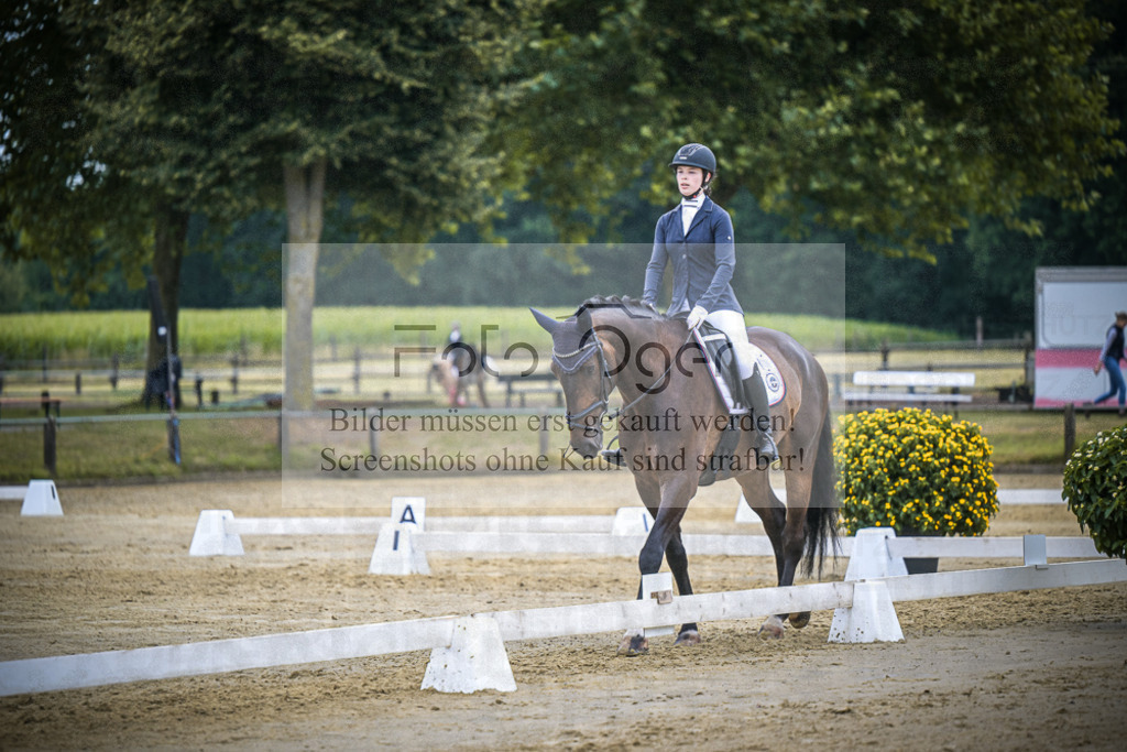 DOS_4415 | Entdecke hochwertige Reitturnierfotos von Foto Oger. Professionell, emotional und authentisch – jetzt Lieblingsmomente im Shop bestellen.Deutschlandweite Turnierfotografie. - Realisiert mit Pictrs.com