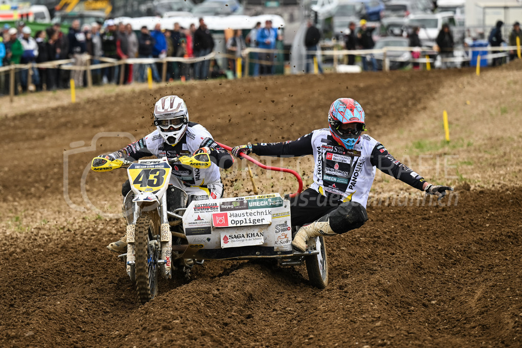 Motocross Schlatt bei Winterthur - 30. April 2023 | #43 Gloor Ronny / Lenherr Andreas aus Menziken (CH) auf KTM in der Kategorie Seitenwagen am Motocross Schlatt bei Winterthur, 30. April 2023. 
Instagram: @mx_schlatt | @mc_wila | @sam_schweiz
Bild: Sportfotografie Markus Aeschimann | www.markus-aeschimann.ch - Realisiert mit Pictrs.com