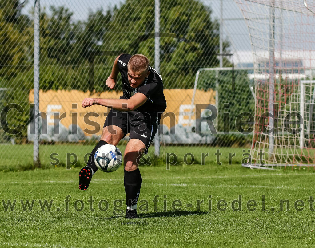 2023-09-17_075_SG_Anzing-Parsdorf_II_gegen_TSV_Zorneding_II | Anzing, Deutschland, 17.09.2023:
Fußball, A-Klasse 2023 / 2024, 5. Spieltag, Endergebnis: 1:1

Severin Munker ((SG) Anzing-Parsdorf, #14)

Foto: Christian Riedel / fotografie-riedel.net