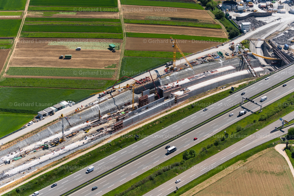 4045638 | STUTTGART 31.05.2021 Baustelle mit Tunnelführungsarbeiten für die Streckenführung und den Verlauf " Flughafentunnel " parallel zum Verlauf der Autobahn BAB A8 im Ortsteil Plieningen in Stuttgart im Bundesland Baden-Württemberg, Deutschland. Weiterführende Informationen bei: GBI Gackstatter Beratende Ingenieure GmbH,  Max Bögl Bauservice GmbH & Co. KG,  Vössing Ingenieurgesellschaft mbH. // Construction site with tunneling work for the route and the "airport tunnel" course parallel to the course of the A8 motorway in the Plieningen district of Stuttgart in the state Baden-Wuerttemberg, Germany. Further information at: GBI Gackstatter Beratende Ingenieure GmbH,  Max Boegl Bauservice GmbH & Co. KG,  Voessing Ingenieurgesellschaft mbH. Foto: Gerhard Launer