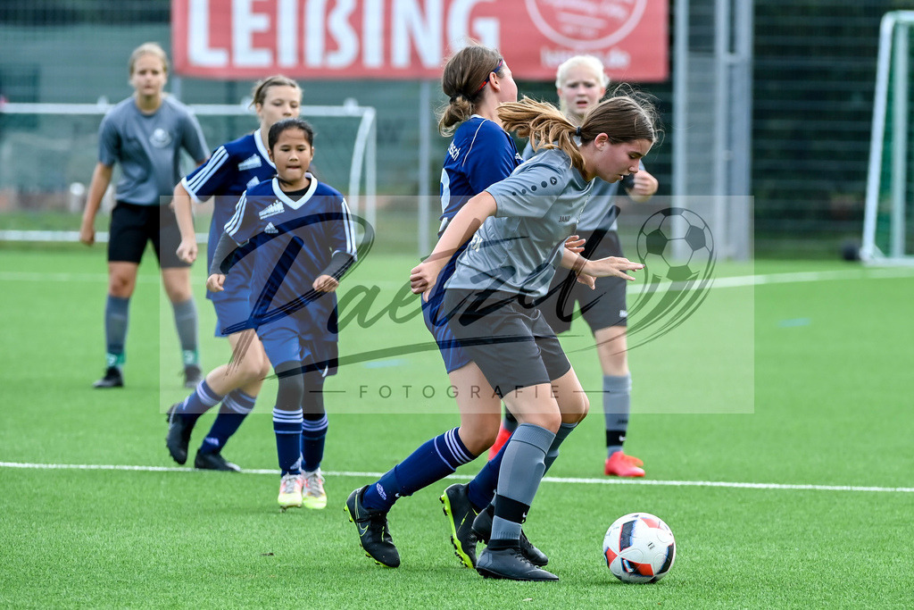 IBBGRE20200829_0046 | Fussball, C-Juniorinnen:   beim Testspiel zwischen DJK Arminia Ibbenbueren und TSG 07 Burg Gretesch im Sportzentrum Schierloh am 29.08.2020 in Ibbenbueren, Deutschland. - Realisiert mit Pictrs.com