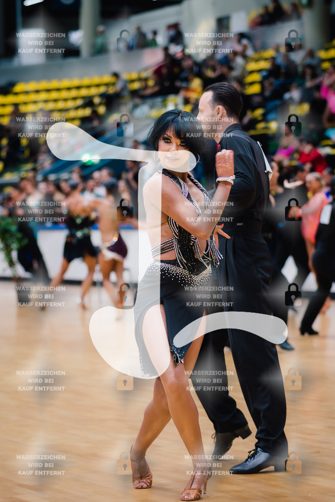 Hessen Tanzt WDSF International Open Latin 15th (37) Roman Kiparin _ Olga Kiparina (WDSF)-2025-05-18-3423 | Webshop for digital downloads and prints of dance sport, event & show photographer Julian Link - Realisiert mit Pictrs.com