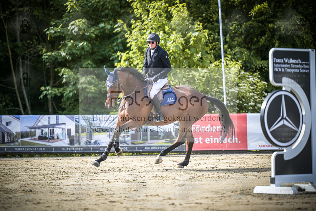 DOS_8123 | Entdecke hochwertige Reitturnierfotos von Foto Oger. Professionell, emotional und authentisch – jetzt Lieblingsmomente im Shop bestellen. - Realisiert mit Pictrs.com