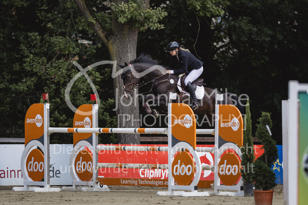230826_Delbrueck_Youngster-M-539 | Deine schönsten Turniermomente als professionelle Fotos! Entdecke hochwertige Pferdesport-Fotografie im Online-Shop. Jetzt Fotos finden & bestellen!