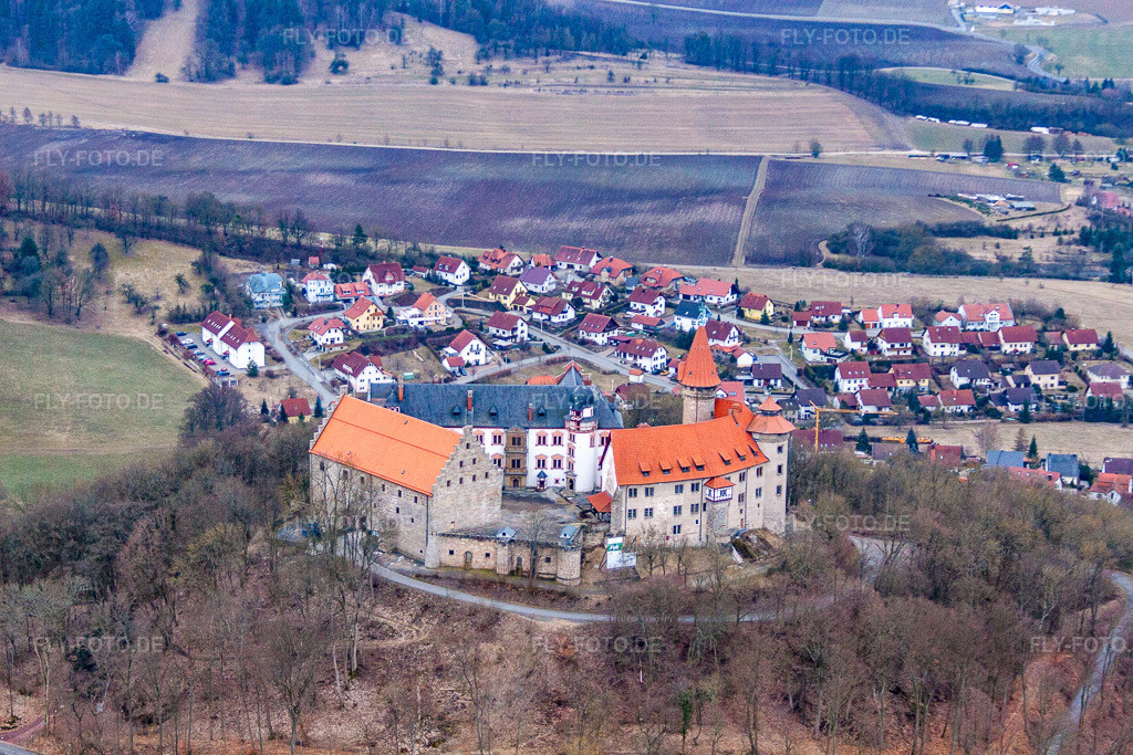 Luftbild: Burganlage der Veste Heldburg in Heldburg im Bundesland Thüringen in Deutschland. Foto: IMG_56141.jpg vom 06.04.2013 durch Werner Riehm/FLY-FOTO.de