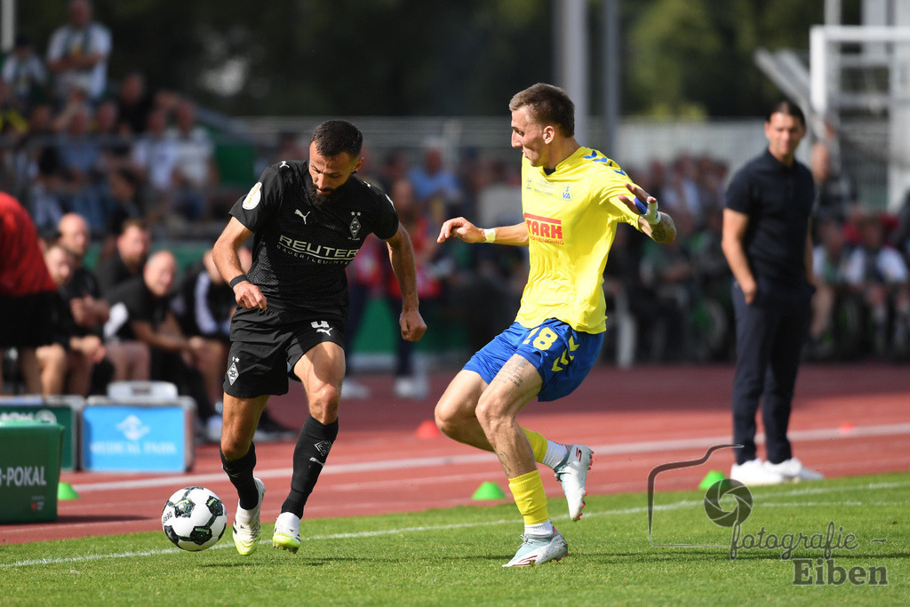 SV Atlas-Delmenhorst-Borussia Mönchengladbach | DFB-Pokal 1. Runde;SV Atlas Delmenhorst (gelb)-Borussia Mönchengladbach (schwarz) am 17.08.2025 in Oldenburg (Marschweg-Stadion), Photo: Philip Eiben 2025 - Realisiert mit Pictrs.com