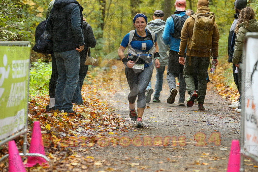 251026_1340_EX1_3825 | Sportfotografie im Rhein-Sieg Kreis, Köln, Bonn, NRW, Rheinland Pfalz, Hessen, etc. Unser Tätigkeitsfeld umfasst den Laufsport vom Volkslauf über den Marathon, Duathlon, Triathon bis zum Ultralauf wie Kölnpfad Ultra oder Schindertrail.