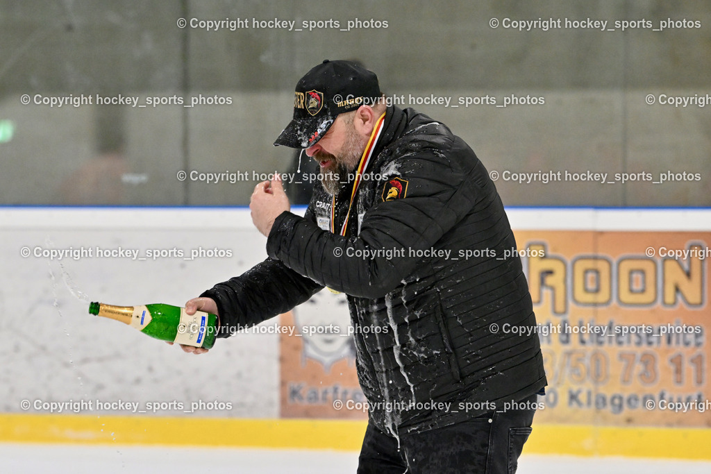 Lendhafen Seelöwen vs. Spartans Althofen | Sekt Dusche, Meisterfeier Spartans Althofen Mannschaft, Lendhafen Seelöwen vs. Spartans Althofen, Lendhafen Seelöwen vs. Spartans Althofen am 14.02.2025 in Ferlach (HTC Eishalle Ferlach), Austria, (Photo by Bernd Stefan)