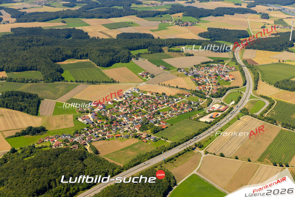Das Luftbild zeigt : Unterpfraundorf Beratzhausen - Die Luftaufnahme wurde 2023 vom UL-Flugzeug aus erstellt ( keine Drohne ) - Hochauflösende Luftaufnahme - Für grossformatige Ausdrucke geeignet. Die Geschenkidee !Mit Lizenz und Bildrechte bestellbar