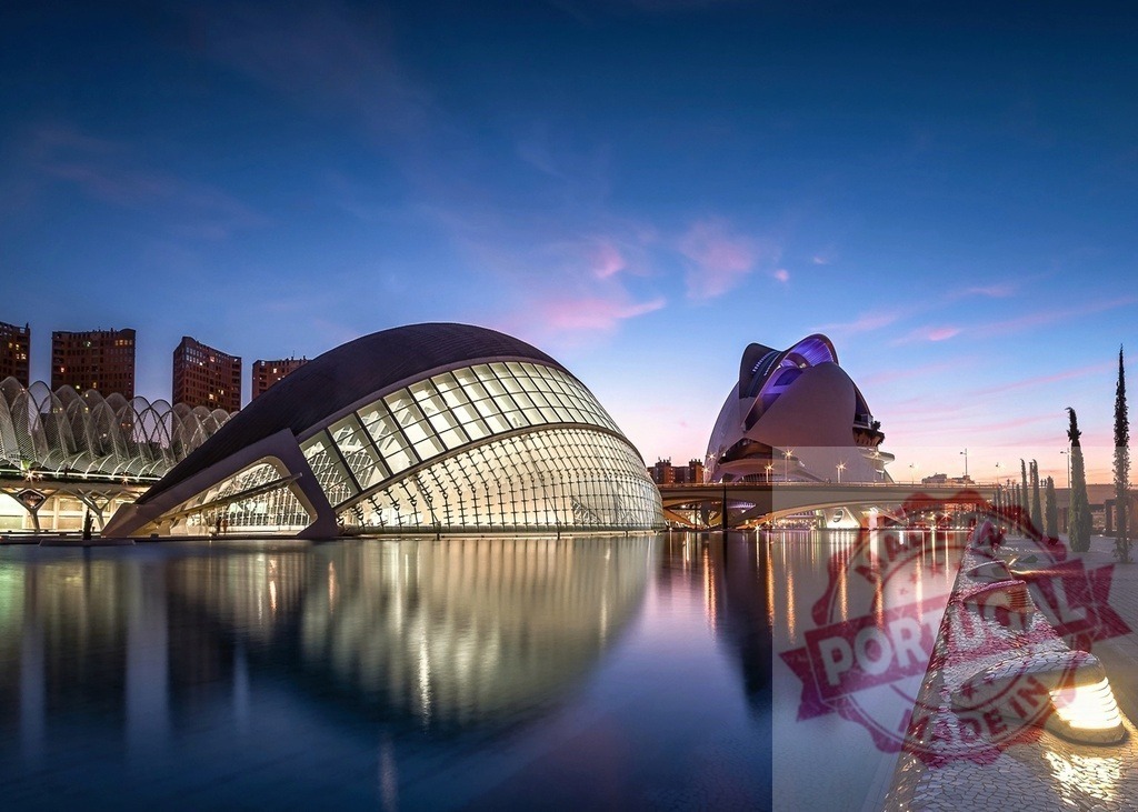 City of Arts and Sciences reflecting at sunset in Valencia | Futuristic buildings of the City of Arts and Sciences reflecting on the water at sunset in Valencia, Spain - Realized with Pictrs.com