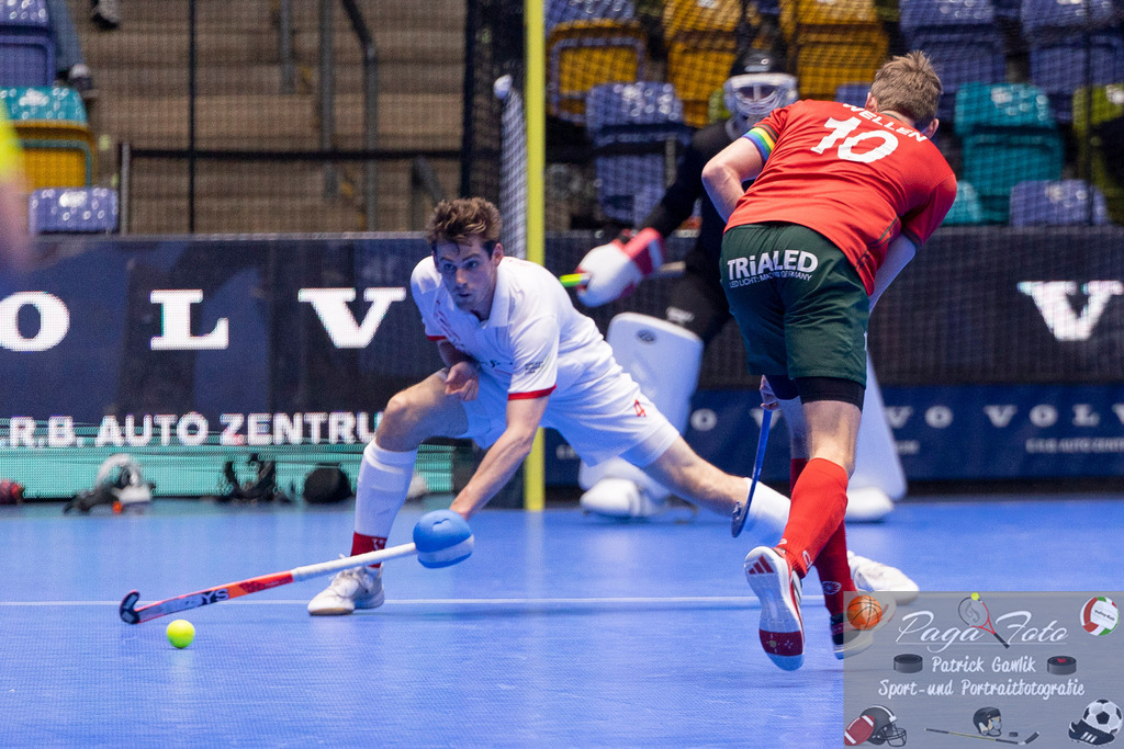 Volvo E.R.B. Final 4 Halbfinale Männer: TSV Mannheim Hockey - Crefelder HTC, 25.01.2025 | Dario Benke (TSV Mannheim #4) &amp; Niklas Wellen (Crefelder HTC #10), TSV Mannheim Hockey - Crefelder HTC, Frankfurt, Süwag Arena, 25.1.2025 - Realisiert mit Pictrs.com