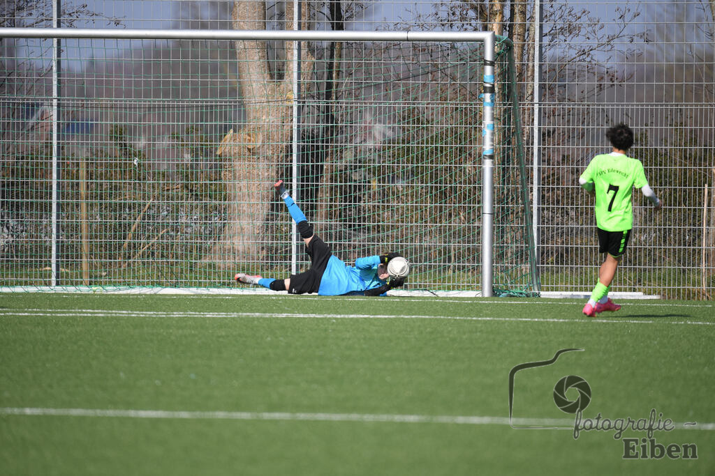 JFV Edewecht-TSV Bemerode U15 | C-Jugend Niedersachsenliga; JFV Edewecht (grün)-TSV Bemerode U15 (rot) am 09.03.2024; in Edewecht (Sportpark Göhlenweg), Photo: Philip Eiben 2024 - Realisiert mit Pictrs.com