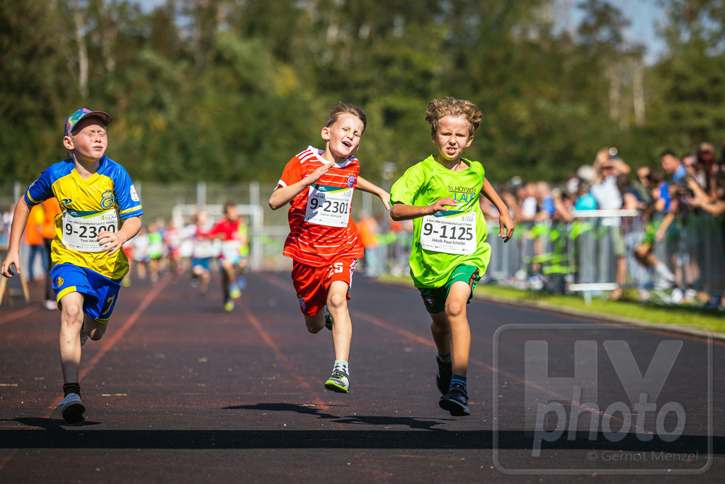 16. Hoywoj-CityLauf im Sportforum Hoyerswerda - 16.09.2023 | 1km VBH-Grundschul-Lauf 2. Klassen - Realisiert mit Pictrs.com