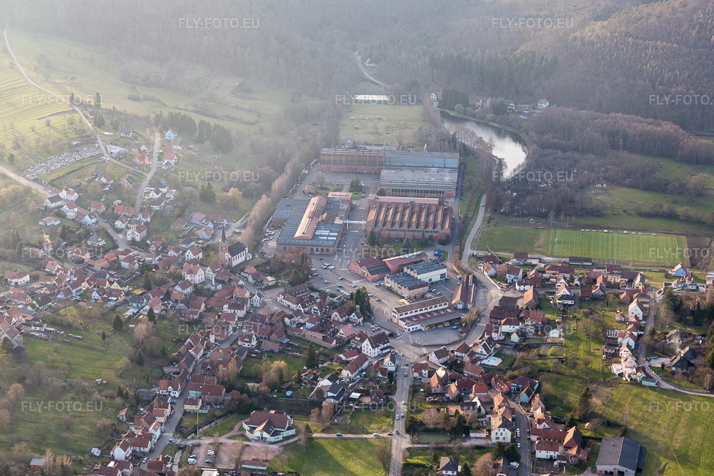 Vue aérienne: Vue de la ville à Zinswiller dans le département Bas Rhin, France. Photo: IMG_104971.jpg prise le 21/03/2018 par Werner Riehm/FLY-FOTO.euRésolution de l'original: 5472 x 3648 px