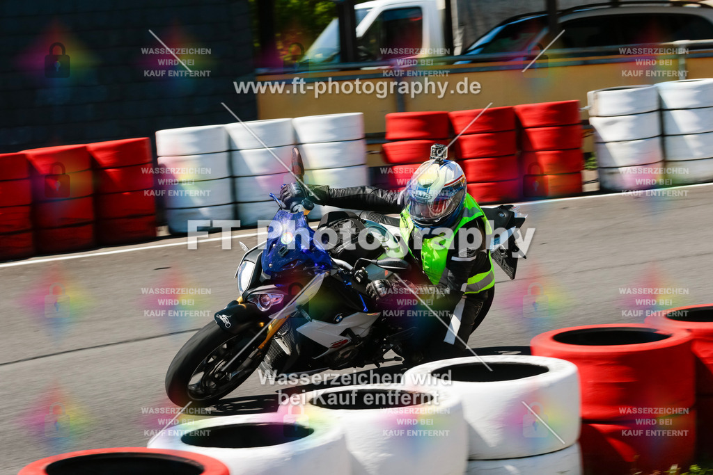 Moto-TeamOBK-22504 | Hier findet Ihr Bilder von Touristenfahrten auf der Nürburgring Nordschleife oder von anderen Veranstaltungen die ich besucht habe. Viel Spass beim Durch Schauen 