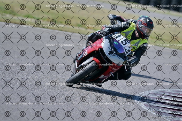 26BT02-1005 | markuskiefer.com - Realisiert mit Pictrs.com