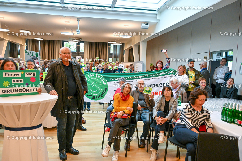 Linz_ Vorstellung Masterplan Digitaluni_ Univiertel_ 17.04.2024-24 | 17.04.2024, Johannes Kepler Universitaet Linz, AUT, Vorstellung Masterplan Digitaluni, Univiertel im Bild Besucher der Veranstaltung