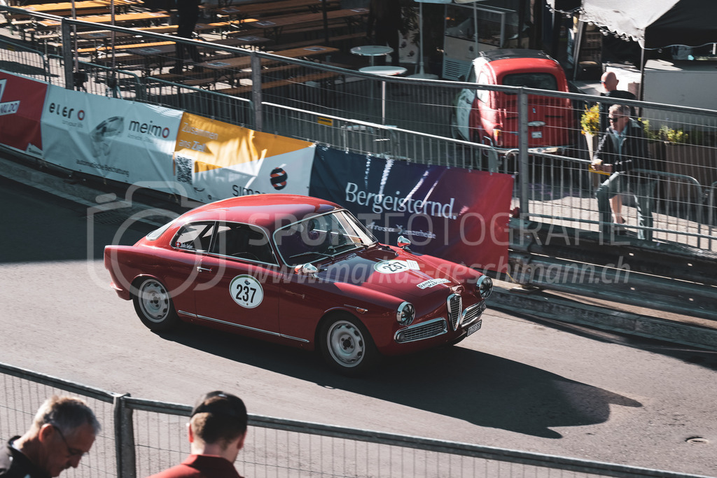 21. Arosa ClassicCar 2025 - 6. =September= 2025 | Babs Gyger aus Sirnach (SUI) in einem Alfa Romeo Giulietta Sprint aus dem Jahre 1959 mit Startnummer 237 am Arosa ClassicCar 2025 in der Kategorie Classic Trophy..@arosaclassiccar, @arosa.official, #arosaclassiccar, #arosa, #76curves, #classiccarBild: Sportfotografie Markus Aeschimann | www.markus-aeschimann.ch - Realisiert mit Pictrs.com