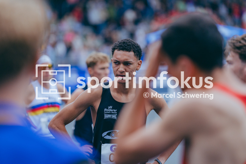 Deutsche Meisterschaften der Frauen und Männer 2026 | Noah Cais, Laufgemeinschaft Wehringen,, 1500-Meter-Lauf, Finale, Deutsche Meisterschaften der Frauen und Männer 2026, Lohrheidestadion Bochum-Wattenscheid, 26.07.2026. Foto: Marcel Schwering / sportimfokus - Realisiert mit Pictrs.com