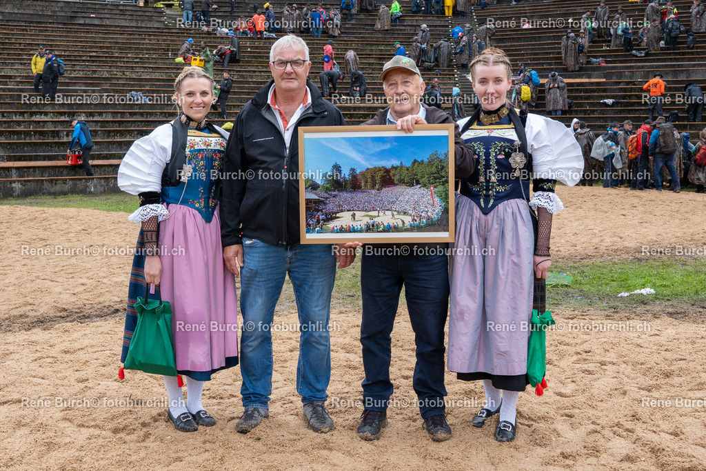 BR_08095 | von Wyl Walter+Durrer Marcel mit Ehrendamen - Realisiert mit Pictrs.com