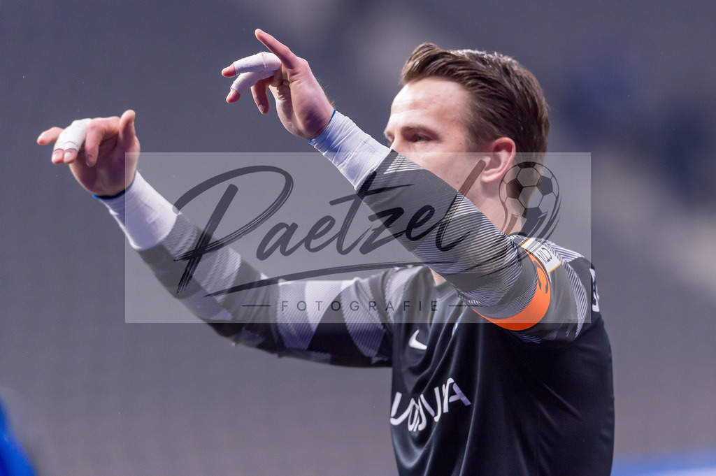 HERBOC20220204_080 | Fussball, Herren: Torwart Manuel Riemann (VfL Bochum) gestikuliert, Gestik bei dem Spiel der 1. Bundesliga zwischen Hertha BSC und VfL Bochum im Olypiastadion am 04.02.2022 in Berlin, Deutschland.DFB / DFL REGULATIONS PROHIBIT ANY USE OF PHOTOGRAPHS AS IMAGE SEQUENCES AND/OR QUASI-VIDEO. - Realisiert mit Pictrs.com