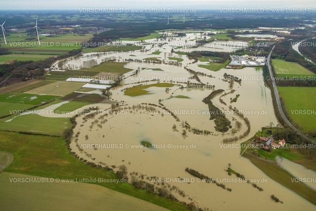 Haltern231204425Lippe | Luftbild vom Hochwasser der Lippe, Weihnachtshochwasser 2023, Fluss Lippe tritt nach starken Regenfällen über die Ufer, Überschwemmungsgebiet Lippeaue Flussmäander Flaesheimer Straße, Cirkel Kalksandsteinwerk GmbH & Co.KG, Stockwiese, Haltern am See, Ruhrgebiet, Nordrhein-Westfalen, Deutschland