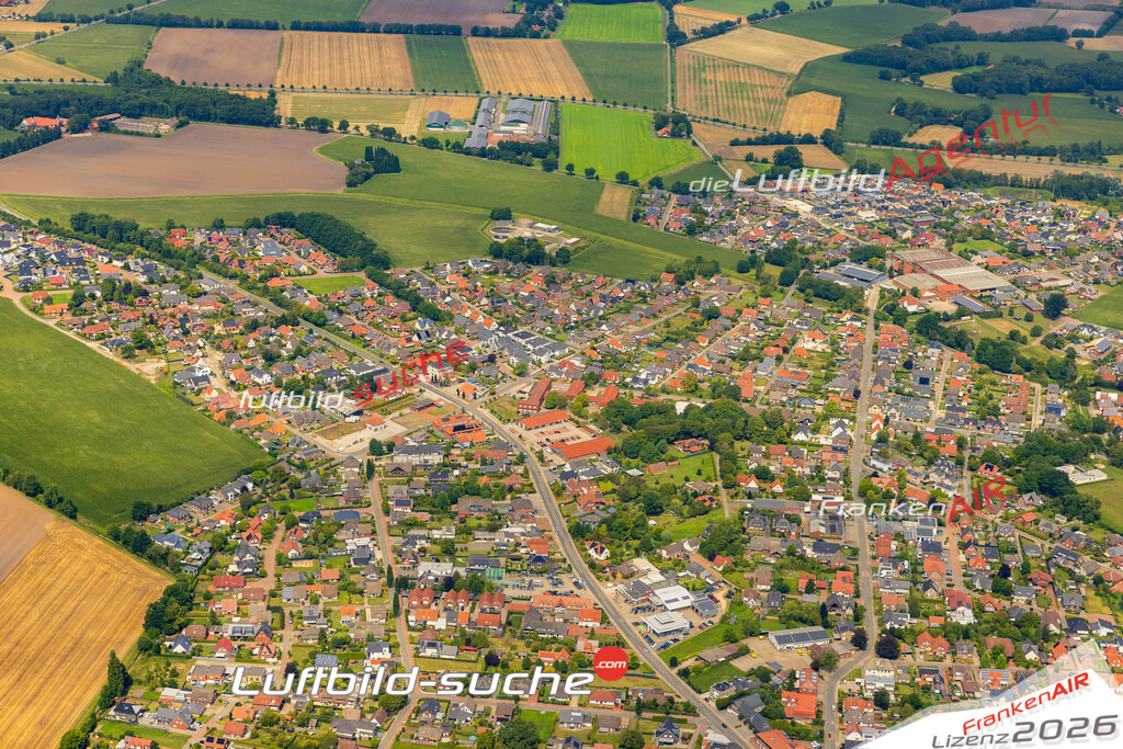 Luftbild der Stadt Dinklage - Das Luftbild wurde 2025 vom UL-Flugzeug heraus erstellt ( keine Drohnenaufnahme ) - Hochauflösende Luftaufnahme - für Wandbilder und großformatige Ausdrucke geeignet. Das besondere Geschenk!Hier alle&nbsp;Infos zur Lizenzierung der LuftaufnahmeWir fliegen auch dieses Jahr wieder in Ihre Region um Luftbilder zu erstellen.- Luftbild anfragen