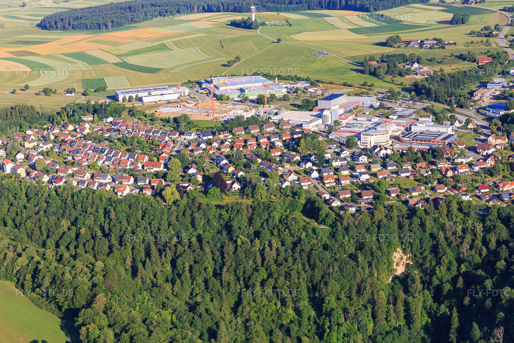 Luftbild: Ortsansicht von Osten im Ortsteil Lindenhof in Oberndorf im Bundesland Baden-Württemberg in Deutschland. Foto: IMG_148931.jpg vom 28.06.2025 durch Werner Riehm/FLY-FOTO.de
