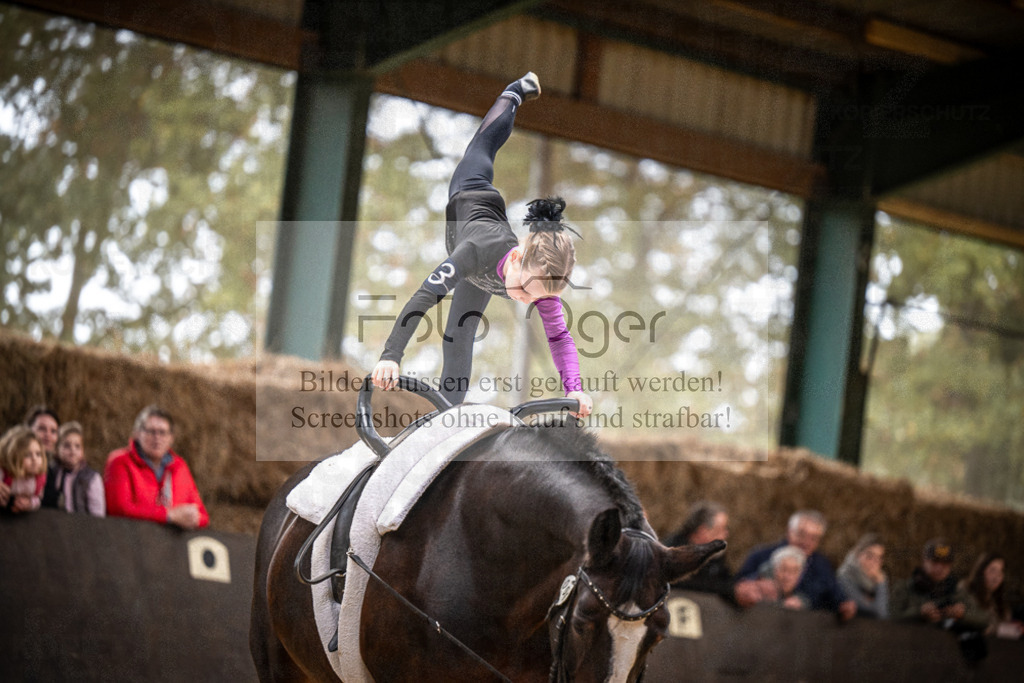 DOS_0142 | Entdecke hochwertige Reitturnierfotos von Foto Oger. Professionell, emotional und authentisch – jetzt Lieblingsmomente im Shop bestellen.Deutschlandweite Turnierfotografie. - Realisiert mit Pictrs.com