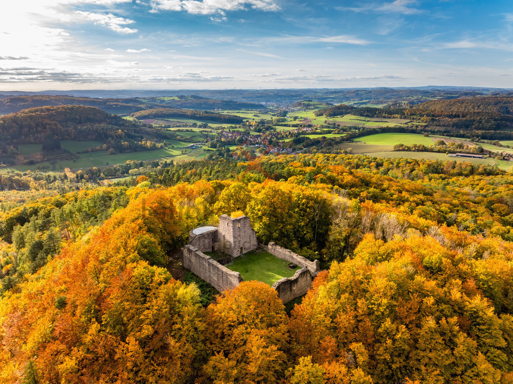 Steckelsburg Herbst 2025 1 | luftbild-osthessen - Realisiert mit Pictrs.com