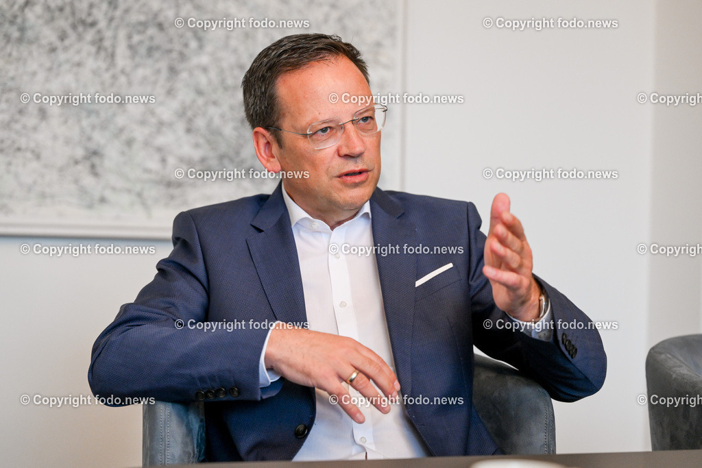 Klaus Kumpfmueller (Vorstandsvorsitzender der Hypo Oberoesterreich)_ 16.04.2024-33 | 16.04.2024, Linz, AUT, Hypo Oberoesterreich, Linz, im Bild Klaus Kumpfmueller (Vorstandsvorsitzender der Hypo Oberoesterreich)