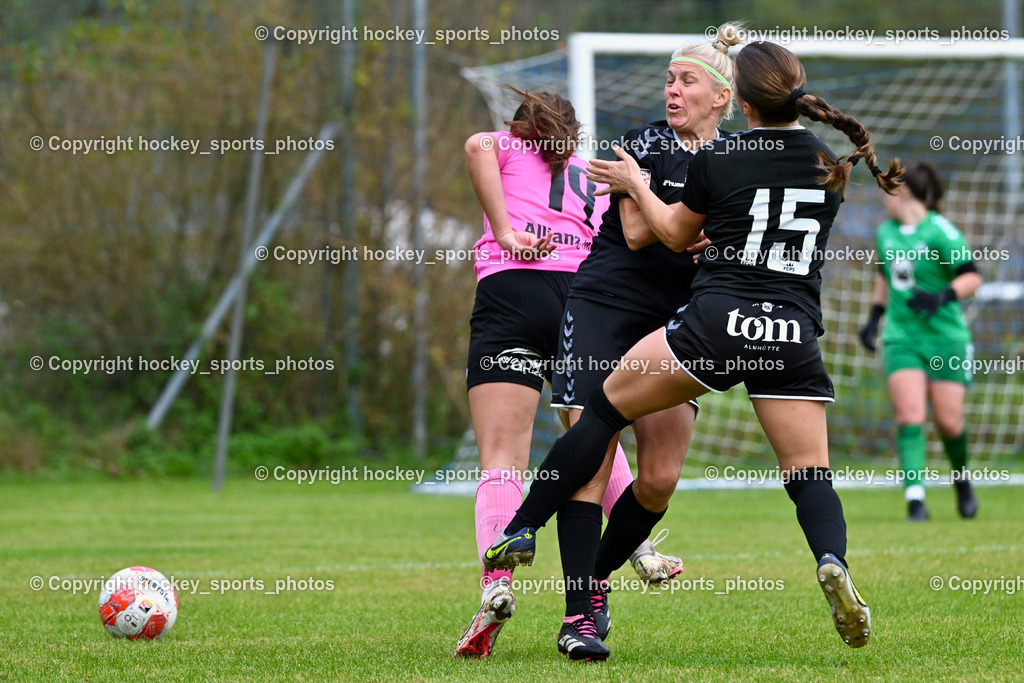 Carinthians LIWOdruck Hornets vs. FC Pinzgau Saalfelden | #19 Jana Christina Lemberger Carinthians Hornets, #5 Andrea Moser FC Pinzgau Saalfelden, #15 Emily Collier FC Pinzgau Saalfelden, Carinthians LIWOdruck Hornets vs. FC Pinzgau Saalfelden, Carinthians LIWOdruck Hornets vs. FC Pinzgau Saalfelden am 13.10.2024 in Sachsenburg (Sportplatz Sachsenburg), Austria, (Photo by Bernd Stefan)