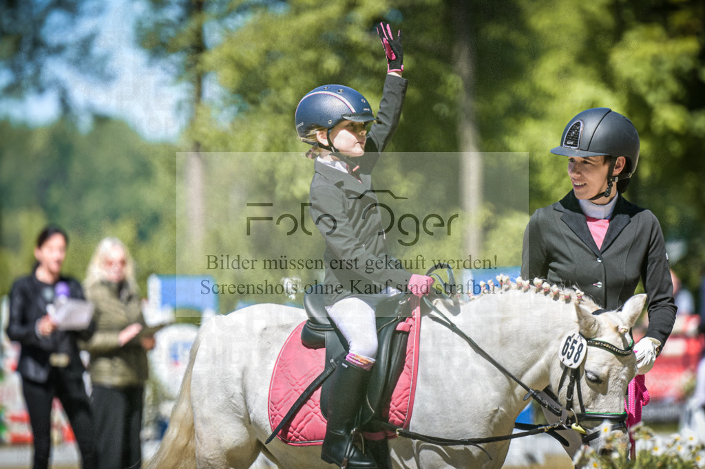 DOS_8707 | Entdecke hochwertige Reitturnierfotos von Foto Oger. Professionell, emotional und authentisch – jetzt Lieblingsmomente im Shop bestellen. - Realisiert mit Pictrs.com