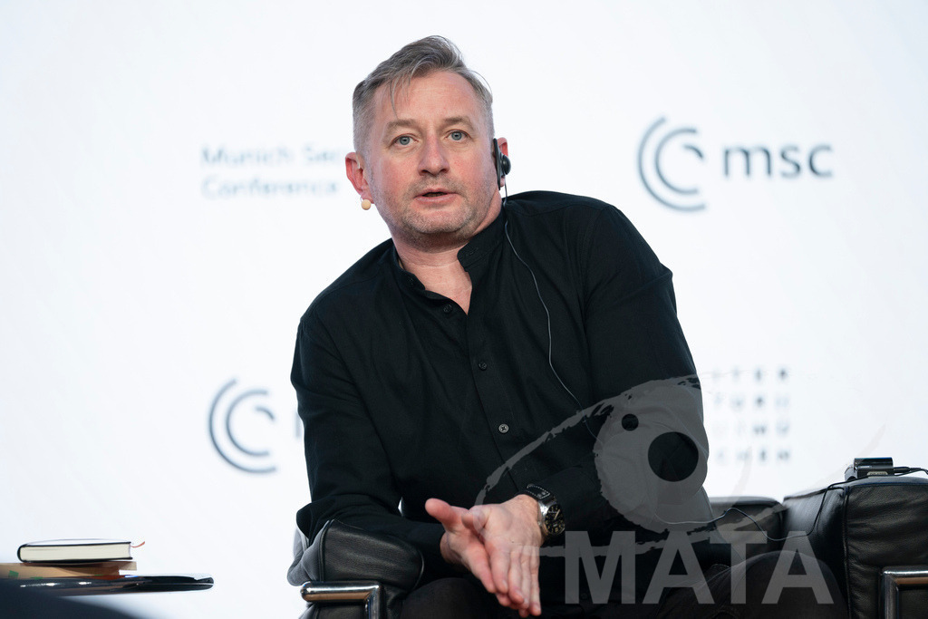 _DWA2966 | Die MSC Security and Literature Series der Münchner Sicherheitskonferenz wird von der ZEIT mitveranstaltet und vom Literaturhaus München unterstützt. Am Donnerstag, 12. Februar (19-20 Uhr), spricht Autor Serhiy Zhadan aus Charkiw mit Chrystia Freeland, Sonderbeauftragte für den Wiederaufbau der Ukraine und ehemalige stellvertretende Premierministerin Kanadas, über die Zukunft der Ukraine - Realisiert mit Pictrs.com