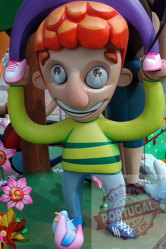 Smiling boy ninot celebrating Fallas festival in Valencia. Fallas Fiestas Communidad Valenciana | Character ninot sculpture with red hair and big smile at Fallas festival - Realisiert mit Pictrs.com