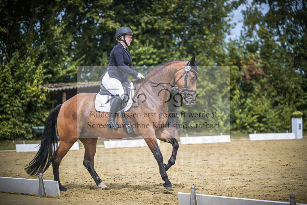 DOS_3978 | Entdecke hochwertige Reitturnierfotos von Foto Oger. Professionell, emotional und authentisch – jetzt Lieblingsmomente im Shop bestellen.Deutschlandweite Turnierfotografie. - Realisiert mit Pictrs.com
