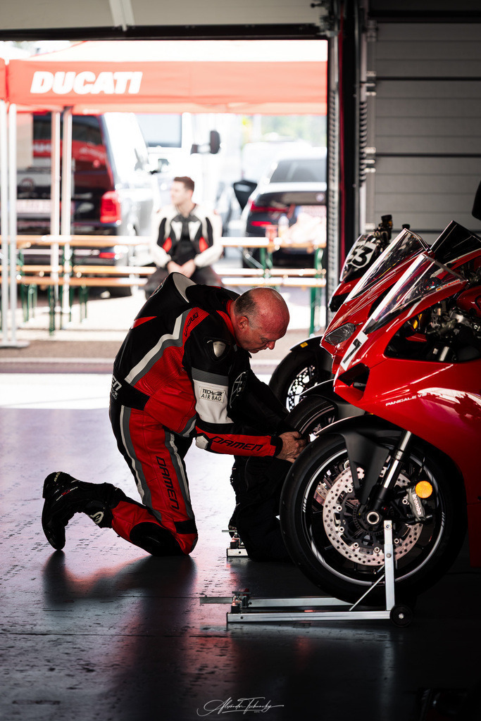 Ducati Trackday Hockenheimring 2026 | Entdecken Sie die faszinierende Welt von Alexander Tschuncky Arts: Kreative Fotografie, atemberaubende Automobilkunst und hochwertiger Bilderdruck. Lassen Sie sich inspirieren! - Realisiert mit Pictrs.com