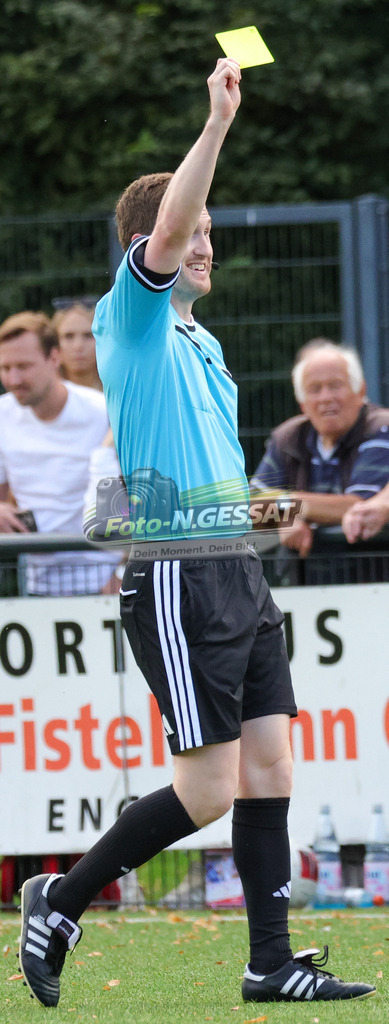 FC RW Kirchlengern - VfL Theesen | Auf dem Bild zu sehen: Schiedsrichter: Justus Rehermann FC RW Kirchlengern, VfL Theesen, Saison 26/27, Westfalenliga, Kirchlengern, Deutschland - Realisiert mit Pictrs.com
