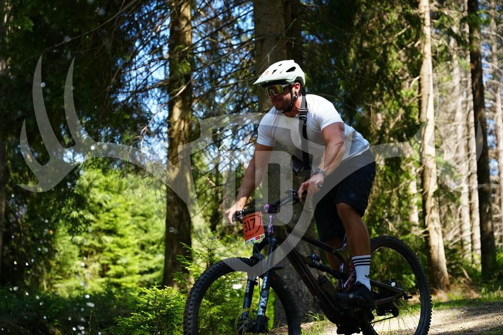 FC101842 | Fotogalerie der Treibjagd im Dunkelwald - Dein MTB Etappenrennen im Erzgebirge - Realisiert mit Pictrs.com