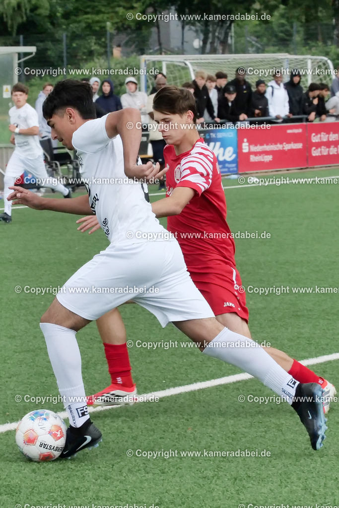 Fußball : C-Junioren : Aufstieg Regionalliga West : SUS 09 Dinslaken - Vfb 03 Hilden am 04.06.2026 in Dinslaken | Fußball : C-Junioren : Aufstieg Regionalliga West : SUS 09 Dinslaken (rotr Trikots)- Vfb 03 Hilden (weiße Trikots) am 04.06.2026 in Dinslaken - Realisiert mit Pictrs.com